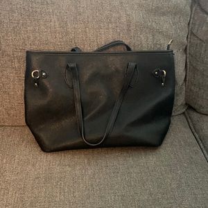 Black Purse, good condition.